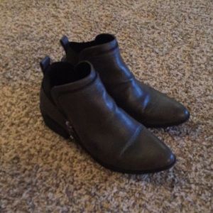 Charcoal guess ankle boots